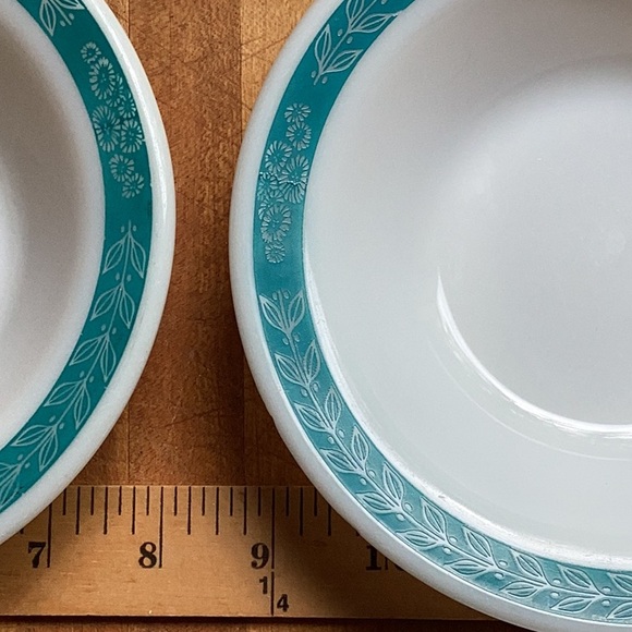 ⚜️ PYREX Milk Glass  Corning TURQUOISE Laurel Leaf & Flowers Band BOWL  6.5” EVC - Picture 2 of 16